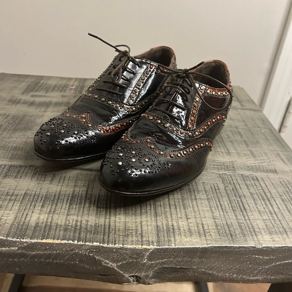 Elegant Studded Men's Oxfords